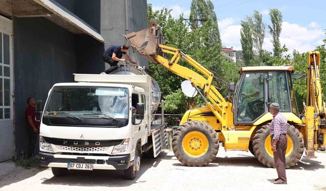 Büyükşehir'in üreticilere ekipman destekleri sürüyor