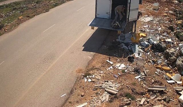 Çevreyi kirletenler fotokapan kamerasına böyle yakalandı