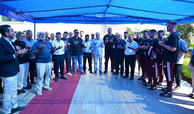 Kepez'in pehlivanları dualarla Tarihi Kırkpınar'a uğurlandı