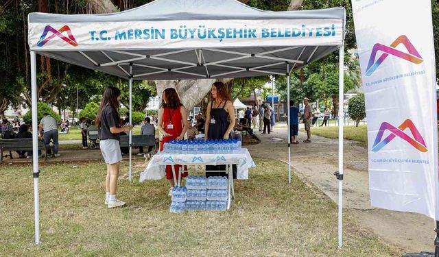 Mersin Büyükşehir Belediyesinden LGS günü su ikramı