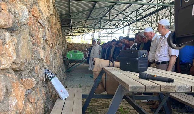 Otobüs kazasında hayatını kaybeden hafız Merve Erik Alanya'da toprağa verildi