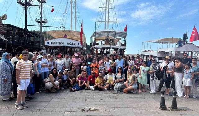 Özel bireyler 'Yaza merhaba' etkinliğinde Akdeniz'e açıldı