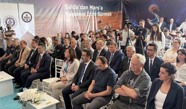 Salda Gölü kıyısında bilim şöleni: Öğrenciler ve bilim insanları bir araya geldi