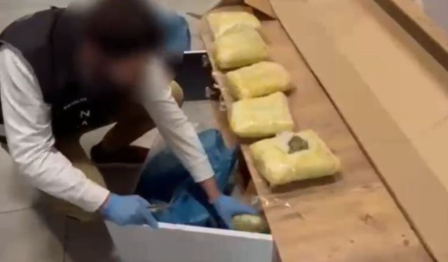 TV ünitesinde uyuşturucu gizleyip, kargoyla uyuşturucu sevkiyatına polis engeli