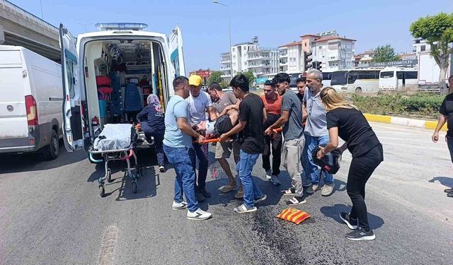 Yağ dökülen yolda kayarak 50 metre sürüklenen motosikletli yaralandı