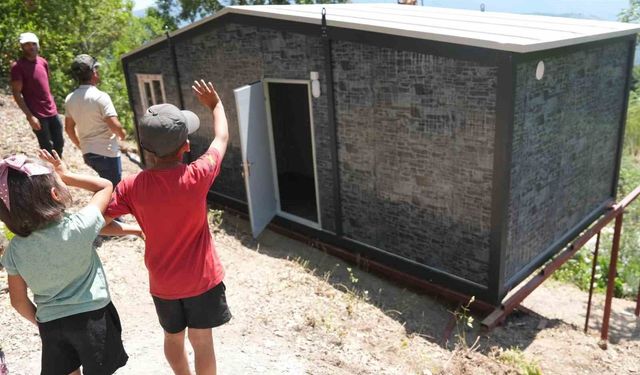 Alanya Belediyesi ve hayırsever desteğiyle ihtiyaç sahibi aileye konteyner ev