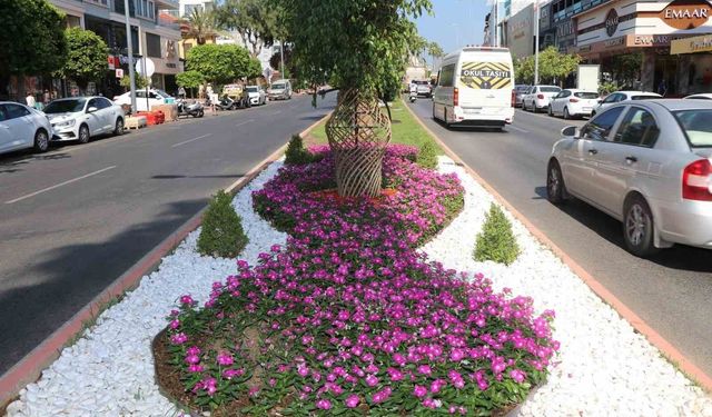 Alanya Belediyesi'nden yeşil alanlarda yoğun mesai