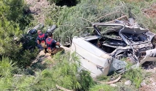Antakya'da hurdaya dönen kamyonun sürücüsü yaralandı