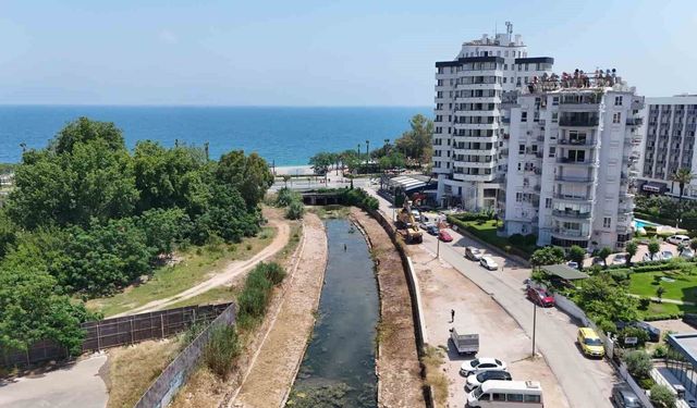 ASAT'tan Konyaaltı'nda kapsamlı kanal temizliği