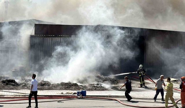Gazipaşa'da inşaat malzemeleri deposundaki yangın kontrol altına alındı