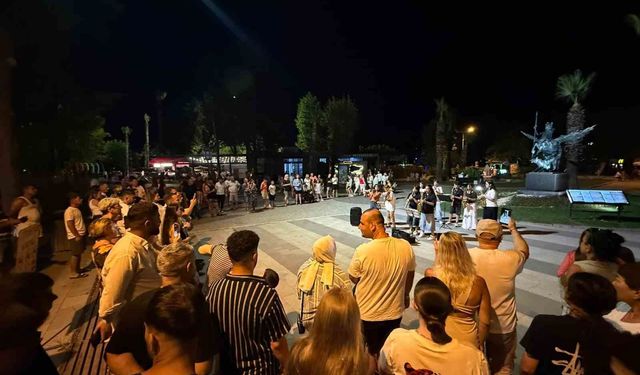 Geleceğin müzisyenleri Kemer gecelerini hareketlendirdi