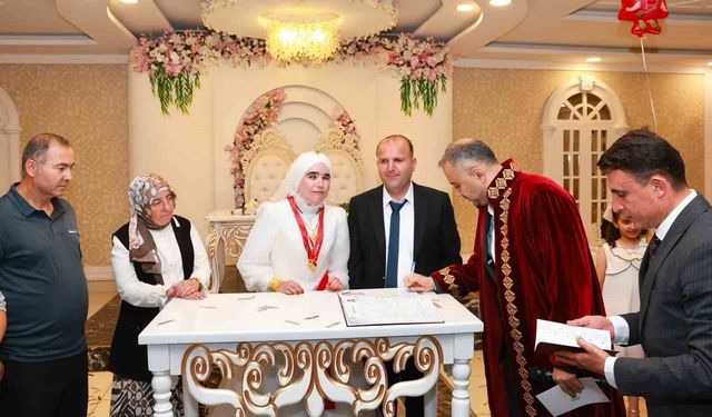 Kahramanmaraş'ta sevgi engel tanımadı: Görme engelli iki öğretmen dünyaevine girdi
