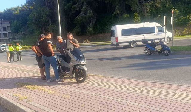 Manavgat'ta motosikletler çarpıştı: 2 yaralı