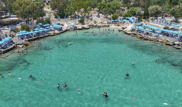 Mersin'de plajlar yaz sezonunda yoğun ilgi görüyor