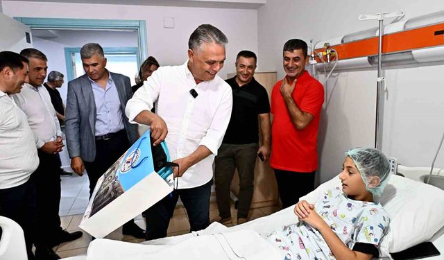 Başkan Uysal'dan sünnet olan çocuklara ziyaret