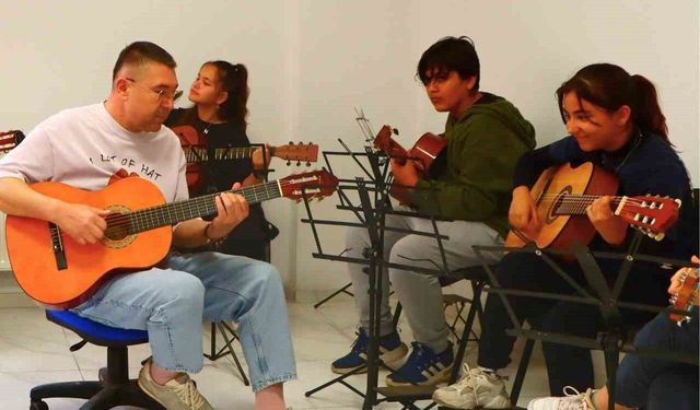 Kozan'da 2 bin öğrenci spor ve sanatla buluştu