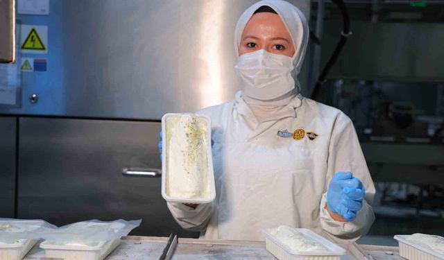 Maraş dondurmasında sıcak mesaisi: Yıllık üretim 120 bin tona ulaştı