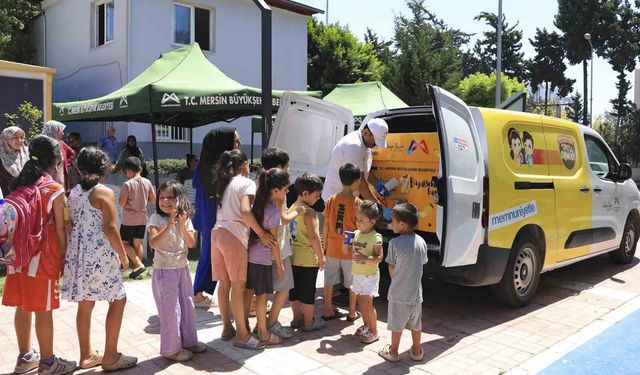 Mersin'de yaz sıcaklarında 163 bin bardak limonata dağıtıldı