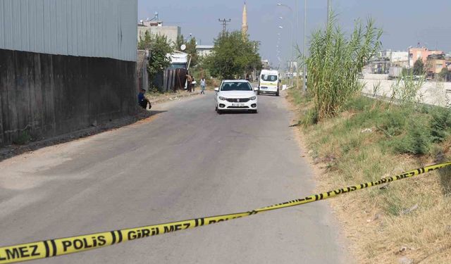 Motosikletli şüpheliler, seyir halindeki otomobile kurşun yağdırdı: 1 yaralı