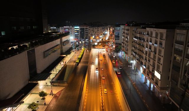 100. Yıl Caddesi'nde baştan sona yenileme çalışmaları sürüyor