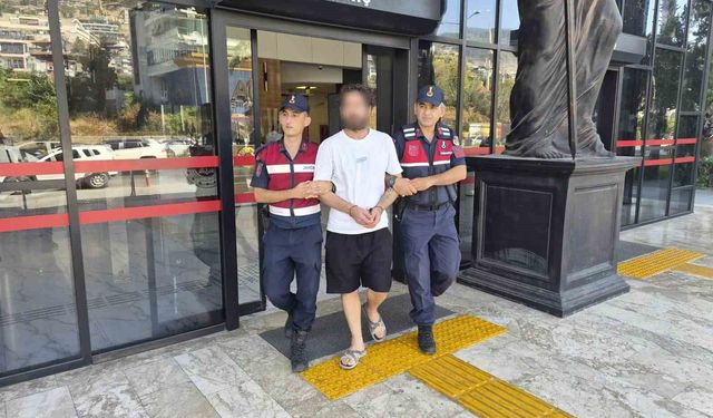 Alanya'da 7 yıl 8 ay hapis cezasıyla aranan hükümlü yakalandı