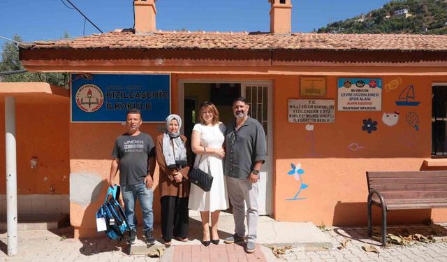 Alanya'da kırsaldaki öğrencilere çanta ve kırtasiye desteği