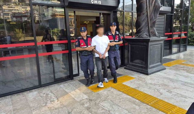 Alanya'da polise silah doğrultan şüpheli tutuklandı