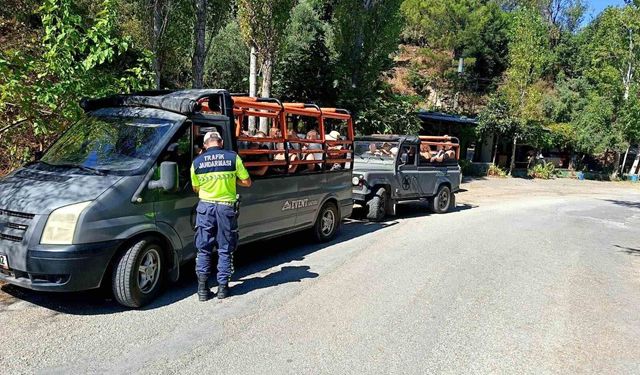 Alanya'da safari araçlarına yönelik denetimlerde 3 araca 32 bin TL ceza