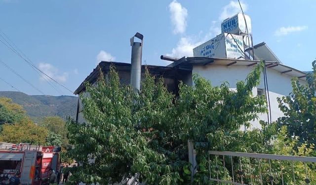 Arsuz'da ev yangını büyümeden söndürüldü