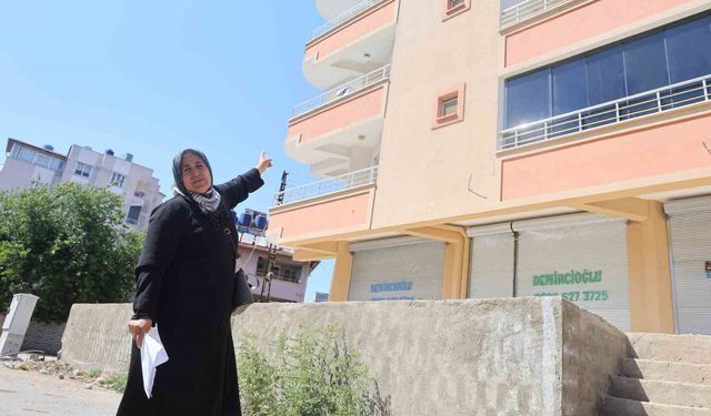 Biber temizleyerek zorluk içerisinde kazandığı parasıyla ev almak isteyen kadının hayali iki kez yarıda kaldı