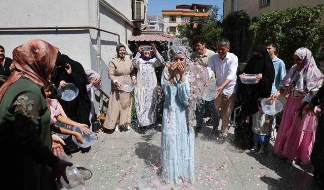 Hafızlığını tamamlayan Fatma Zehra'dan doktor babaya duygulandıran sürpriz