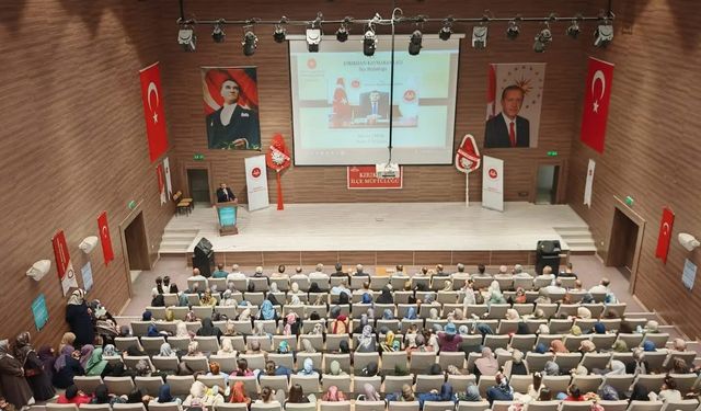 Kırıkhan'da 'Peygamberimiz ve Güzel Ahlak' konferansı düzenlendi