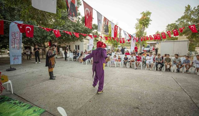 Mersin'de köy meydanı çocukların oyun alanına dönüştü