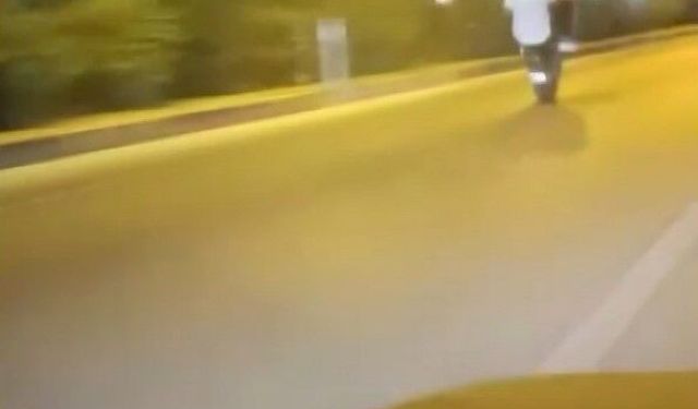 Sosyal medya şovu uğruna trafiği birbirine katan motosikletliler kamerada