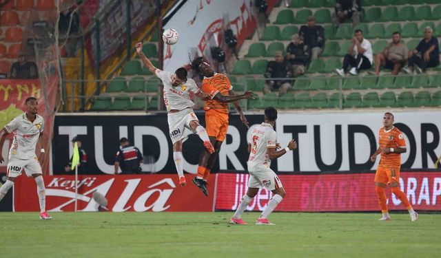 Trendyol Süper Lig: Corendon Alanyaspor: 0 - Göztepe: 1 (İlk yarı)