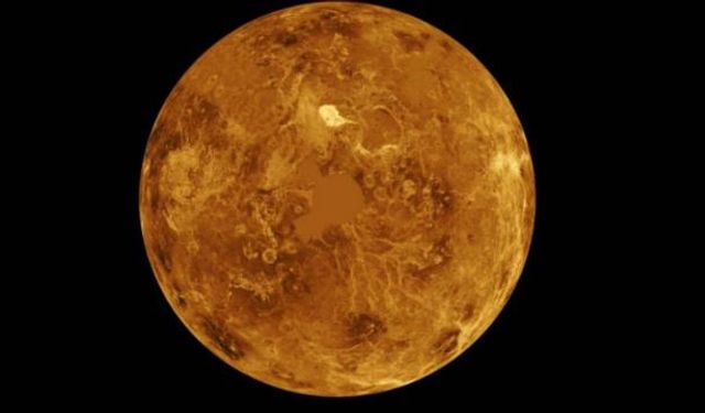 Astronomlar Venüs'te aktif bir yanardağ tespit etti