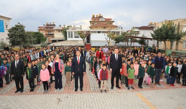 Alanya'da 77 bin 500 öğrenci ders başı yaptı