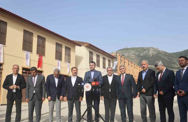 Bakan Kurum: "Deprem bölgesinde 250 bininci konutun anahtarını Cumhurbaşkanımız ve Azerbeycan Cumhurbaşkanı Aliyev’in teşrifleriyle teslim edeceğiz"