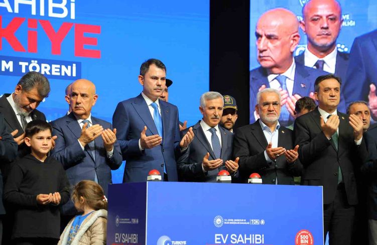 Bakan Kurum'dan CHP Genel Başkanı Özel'e tepki: 'Özgür Bey vakit tiyatro vakti değildir'