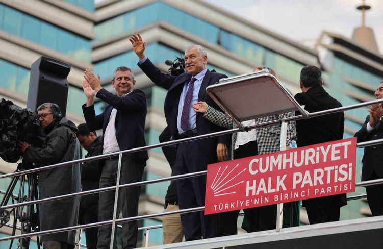 CHP Genel Başkanı Özel: 'Tutuksuz ve adil bir yargılama sürecinin yaşanmasını bekliyoruz'