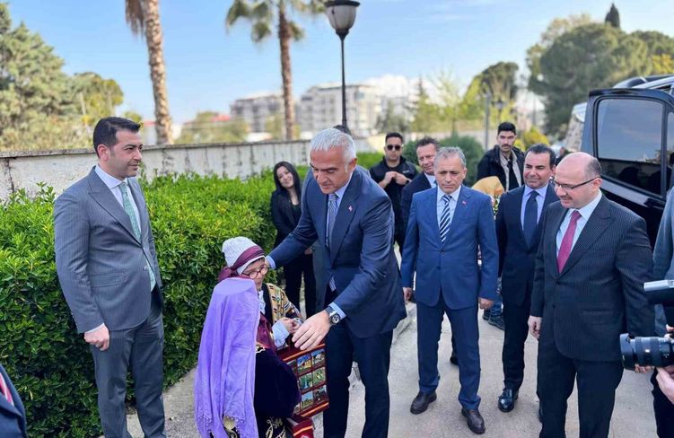 Bakan Ersoy: '2025 yılında 27 ülkede gerçekleştirdiğimiz dijital reklam kampanyalarıyla 4,9 milyon gösterim sağladık'