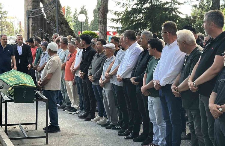 Diş tedavisi için gittiği hastanede hayatını kaybeden 8 yaşındaki kız son yolculuğuna uğurlandı
