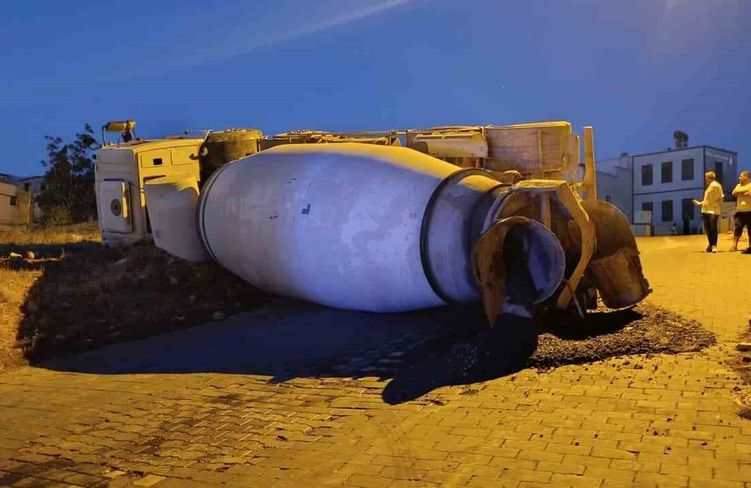 Kahramanmaraş'ta beton mikseri devrildi: 1 yaralı