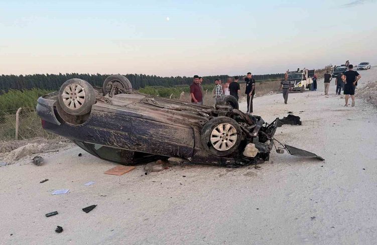 Mersin'de stabilize yolda otomobil takla attı: 1 ölü,1 yaralı