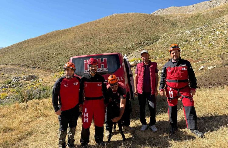 Alanya'da dağlık alanda mahsur kalan keçi kurtarıldı