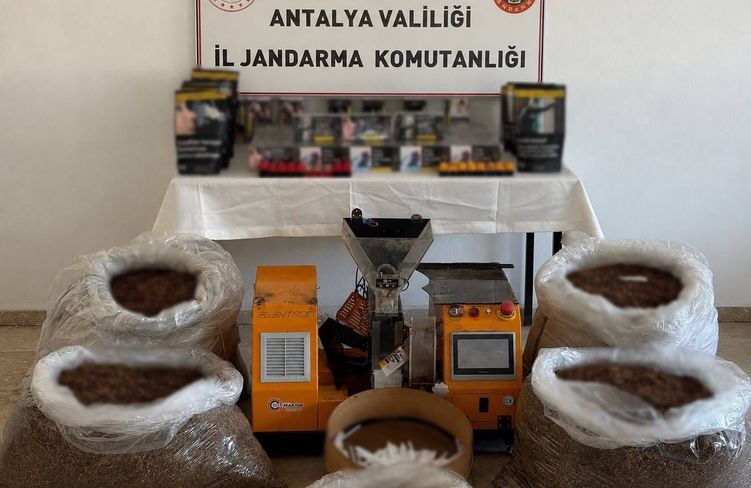 Antalya'da kaçak tütün operasyonunda 280 kilo kıyılmış tütün ele geçirildi