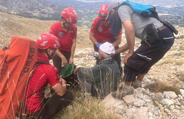 Antalya'da kayıp yaşlı adam jandarma ekiplerince bulundu