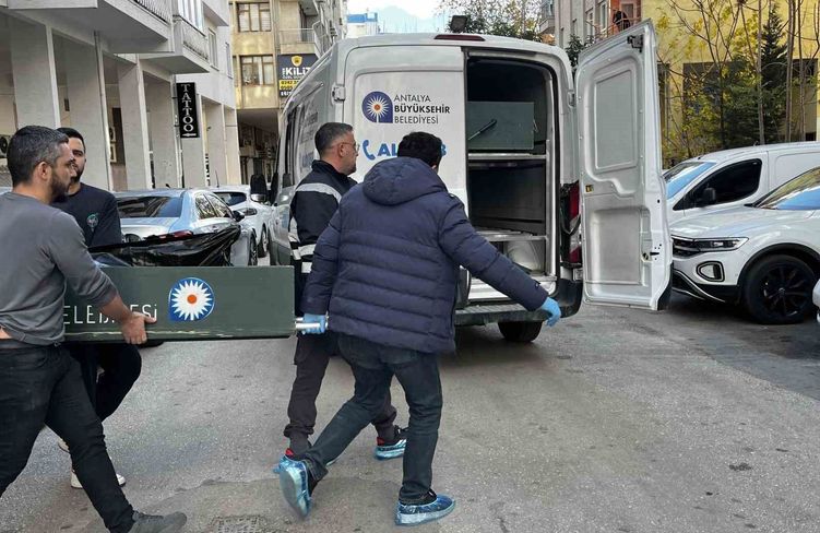 Antalya'da yaşlı kadının sır ölümünde kızı ve erkek arkadaşı hakim karşısında: 804 bin TL değerindeki altın detayı