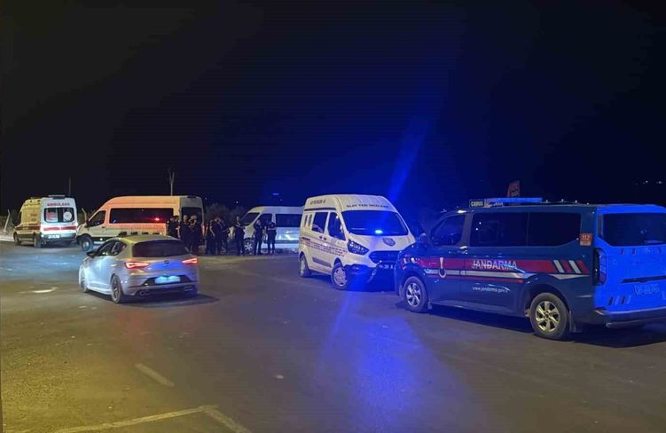 Düğün konvoyunda yaşanan tartışma meydan savaşına döndü: 4 yaralı