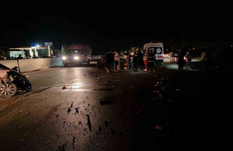 Hatay'da traktör ile otomobil çarpıştı: 3 yaralı